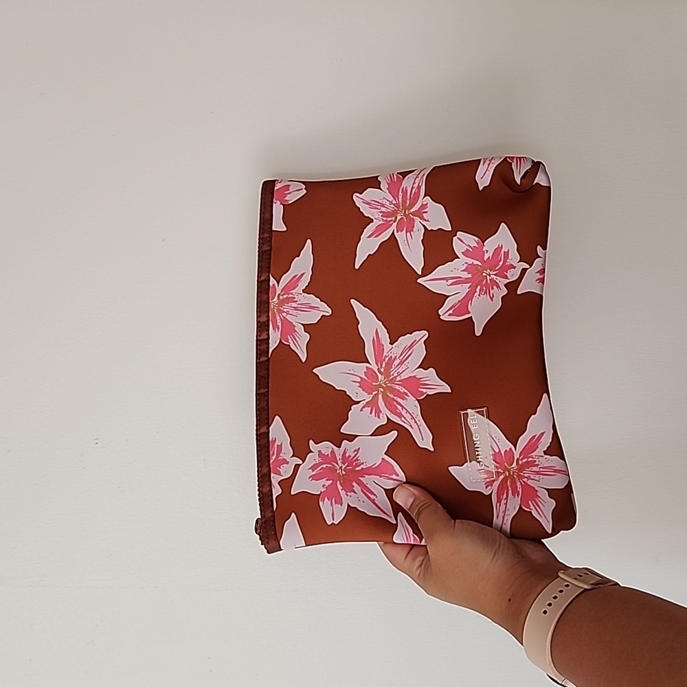 Fighting Eel lily clutch